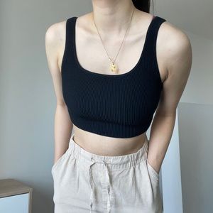 Aritzia Sculpt Knit Tank in black